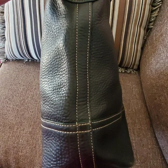 EUC Coach Black Pebbled Leather Hobo - Picture 8 of 9